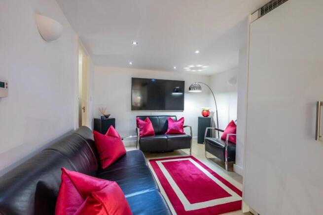 2 bed Apartment for sale Image 4