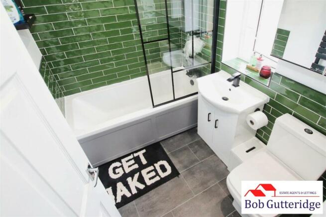 FIRST FLOOR BATHROOM