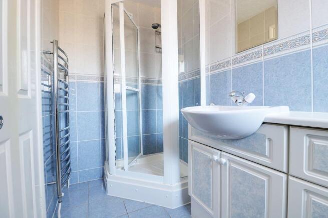 Ensuite to Bed 1