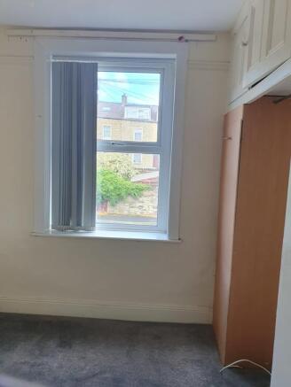 4 bed Terraced to rent Image 6