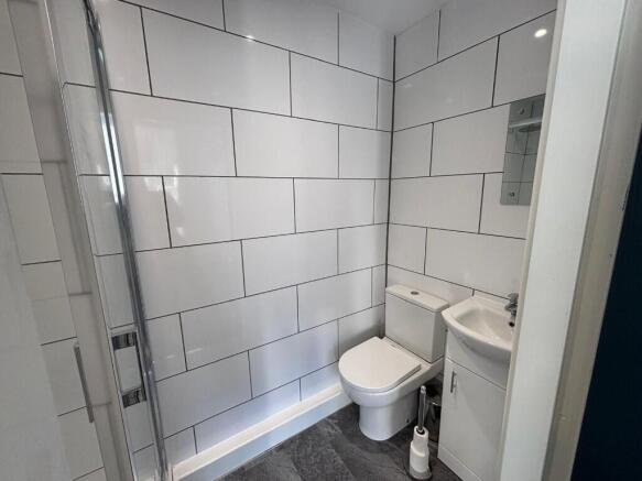 Studio to rent Image 9