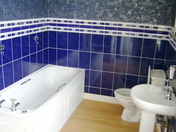 MAIN BATHROOM