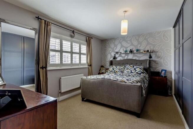 4 bed Link Detached House for sale Image 12