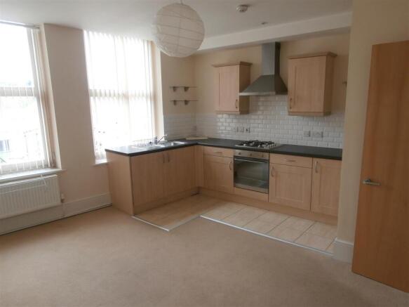 LOUNGE WITH KITCHEN AREA