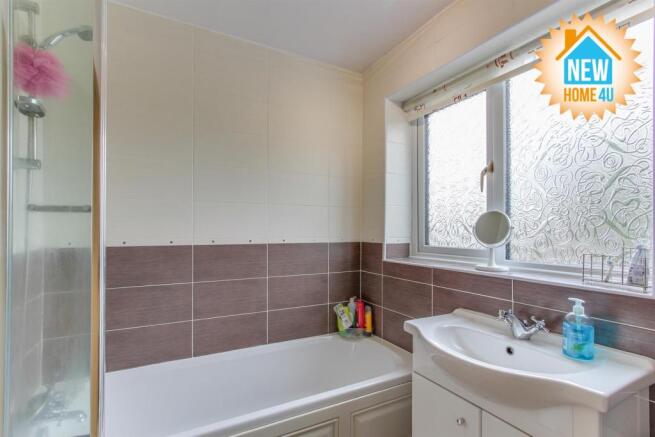 FAMILY BATHROOM: