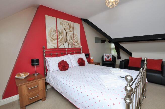 6 bed Semi-Detached for sale Image 7