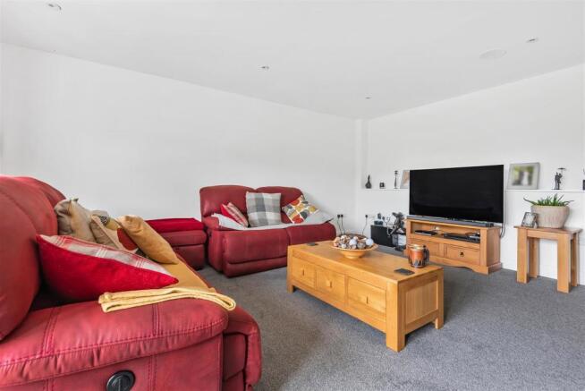 Lounge / Dining Room