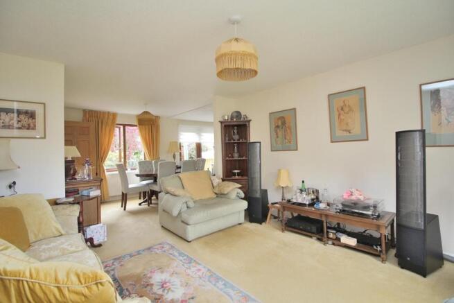 Living Room / Dining