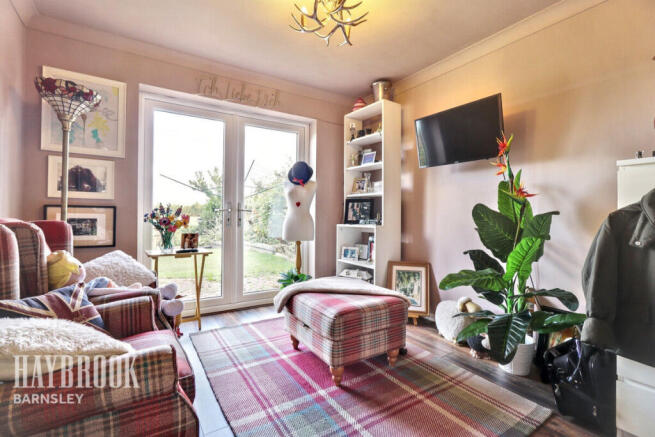 4 bed Detached for sale Image 7