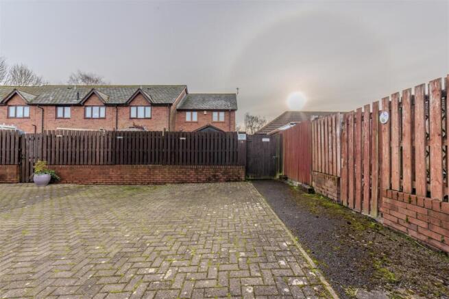 56 Gifford Close-4.jpg