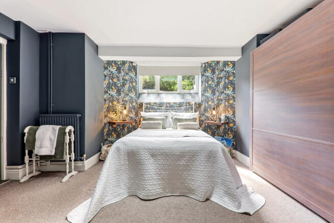 3 bed Apartment for sale Image 9
