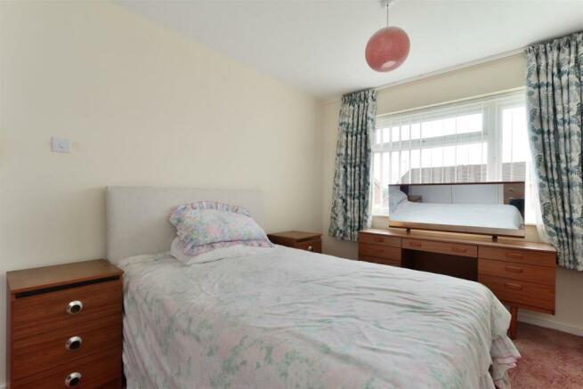 3 Rowland Close - (16).jpg