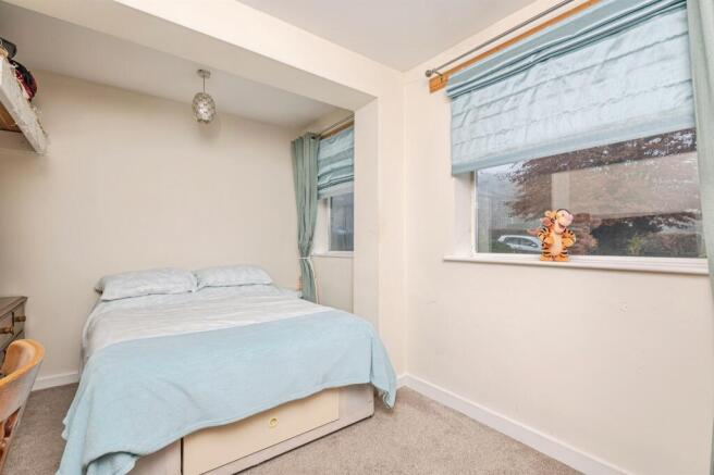 3 bed Semi-Detached for sale Image 8