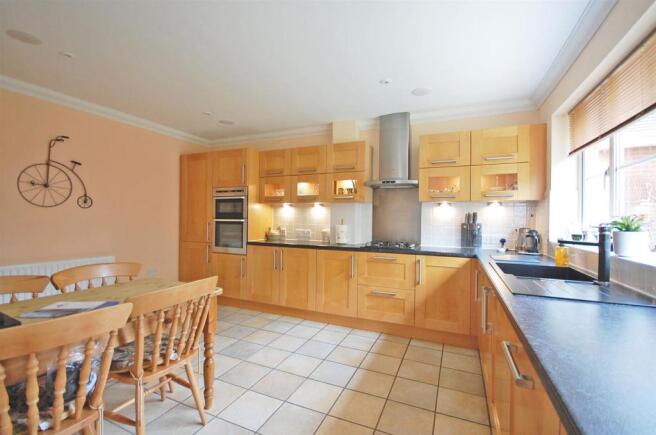 Kitchen e.jpg