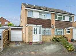 70, Broom Grove, Knebworth SG3 6BQ
