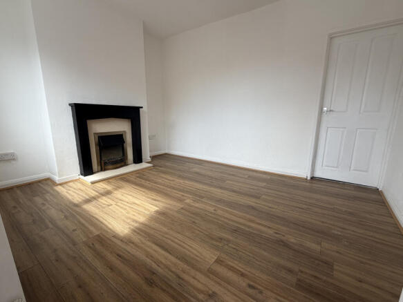 3 bed Terraced to rent Image 2