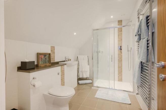 Bedroom 6 Ensuite