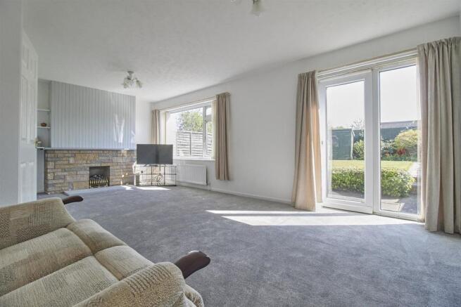 Rear lounge dining room