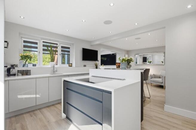 4 bed Semi-Detached for sale Image 5