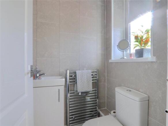 4 bed Detached for sale Image 10
