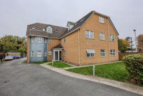 Flat 9, 2a Rose Court, Fobbing Road, Stanford-le-hope SS17 9BG