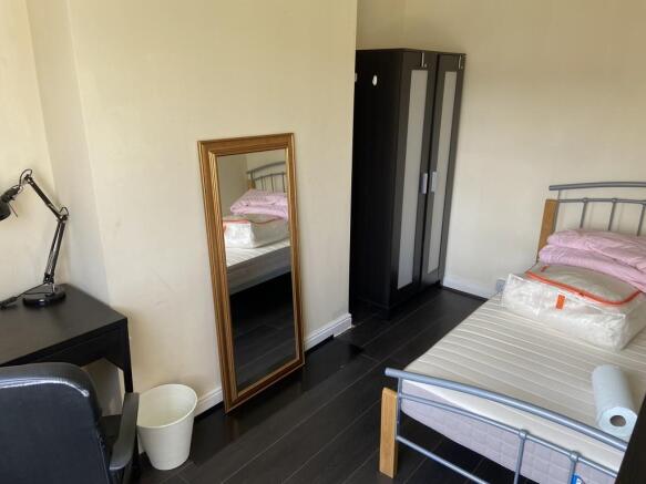 Bedroom 1 - Groun...