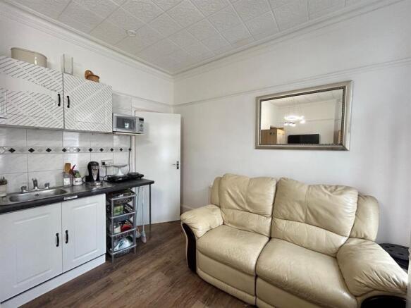 Studio kitchen.jpg