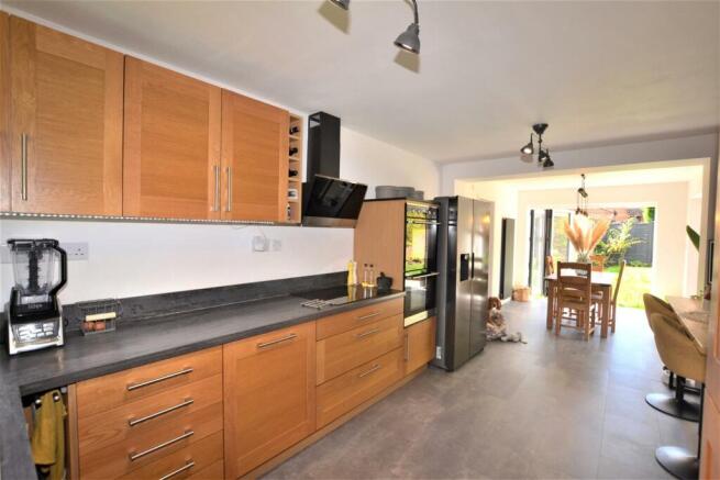 Kitchen 2.jpg