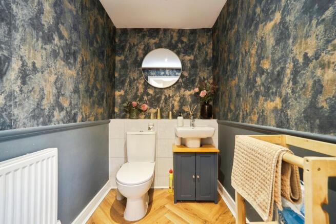 4 bed Detached for sale Image 7
