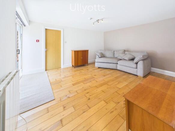 1 bed Ground Flat for sale Image 4