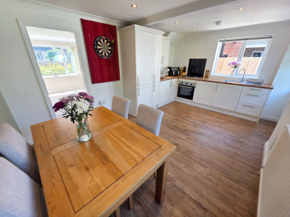 3 bed Semi-Detached for sale Image 4