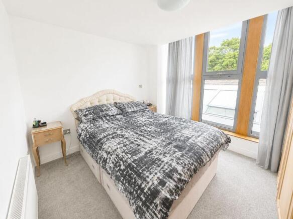 3 bed Apartment for sale Image 9