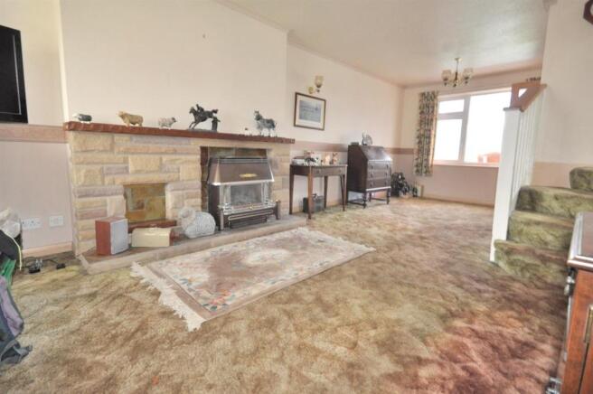 SITTING / DINING ROOM