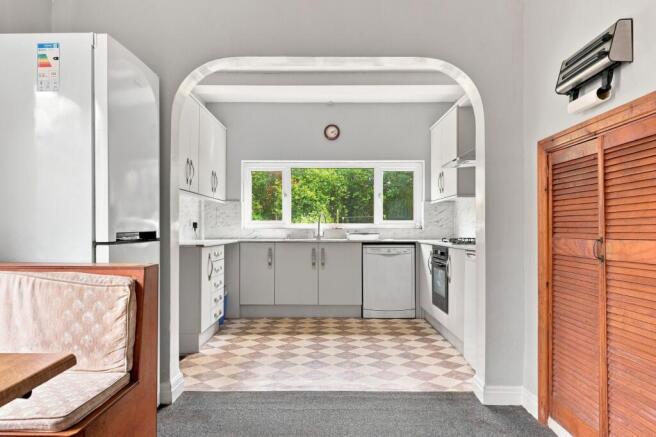 6 bed Detached for sale Image 4