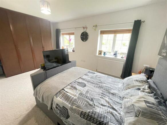 bedroom2.jpg