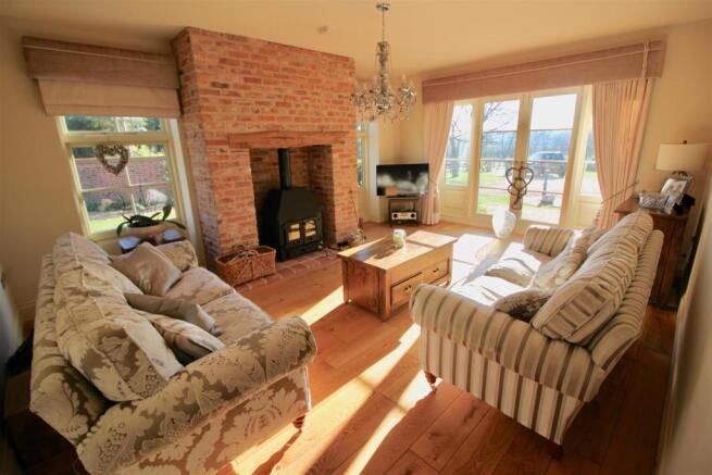 FORMAL LOUNGE