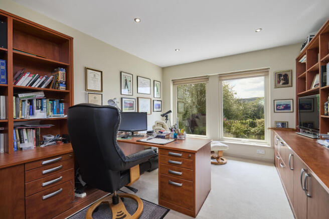 5 bed Bungalow for sale Image 12
