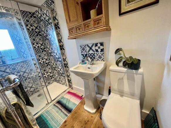 ensuite.jpg