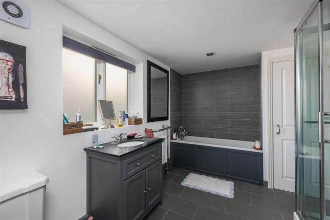 3 bed House for sale Image 9
