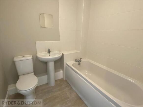 2 bed Apartment to rent Image 8