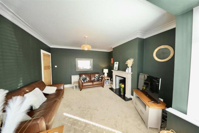 4 bed Semi-Detached for sale Image 10