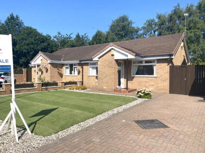 34 Penthorpe Drive, Royton. OL2 6JL