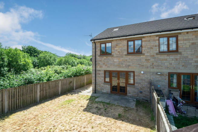 3 bed Semi-Detached to rent Image 11