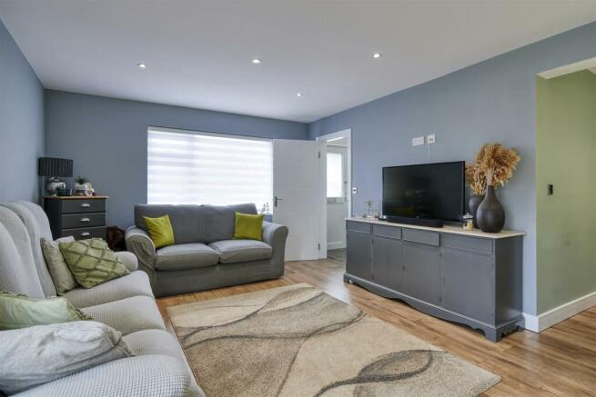 5 St Marks Close-7.jpg