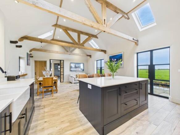 3 bed Barn Conversion for sale Image 11