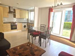 Flat 4, 124 Candlelight Court, Romford Road, Stratford, London E15 4LH
