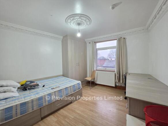 6 bed Flat to rent Image 7