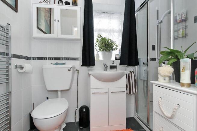Blen-Gnd-Shower.jpg