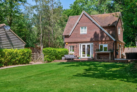 Main Road, Edenbridge, TN8