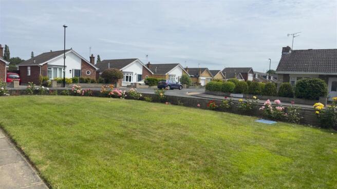 3 bed Detached Bungalow to rent Image 12